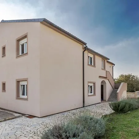 Matea Apartamento Ližnjan
