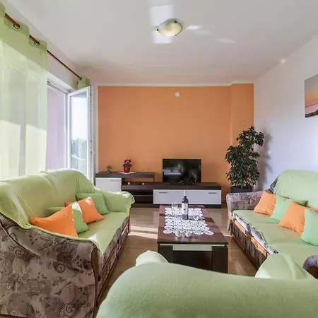 Matea Apartman Ližnjan